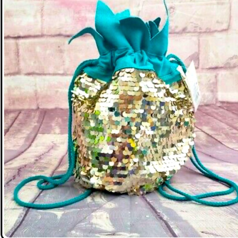 NWOT Cat & Jack Girls Pineapple
Drawstring Mini Backpack with Gold Sequins